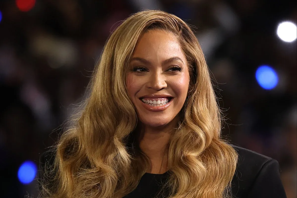 Beyoncé reveals dramatic new look as fans give her new nickname