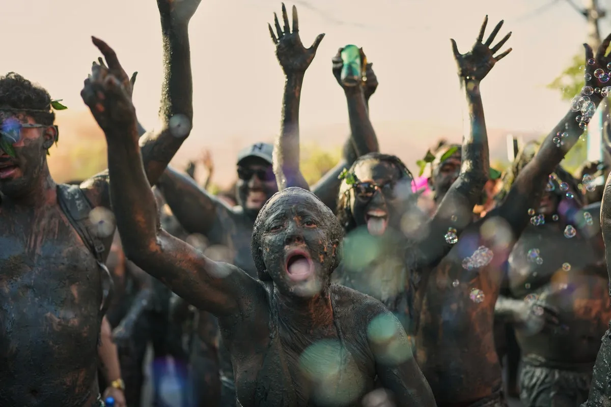 Mud madness at Brazil’s Carnival in photos